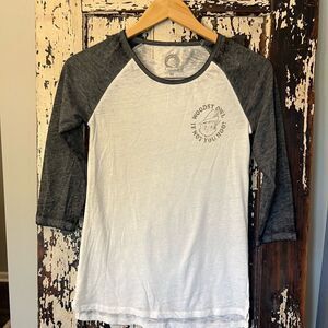 Woodsy Owl If Not You Hoo? Gray and White Raglan Sleeve Shirt size Medium. NWOT